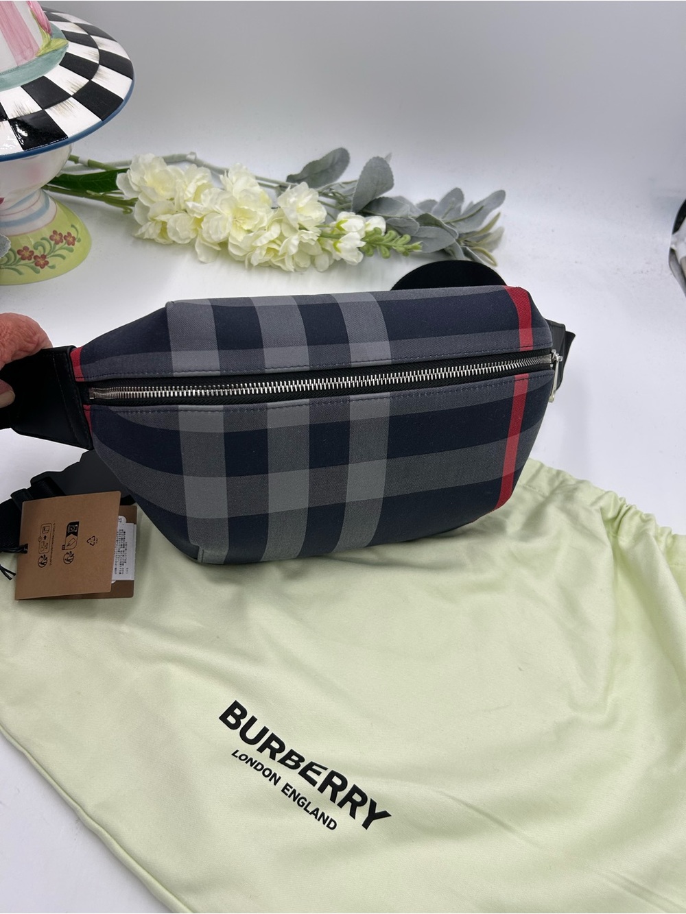 Women's Burberry iconic check adjustable belt Bag made in Italy - Picture 11 of 11